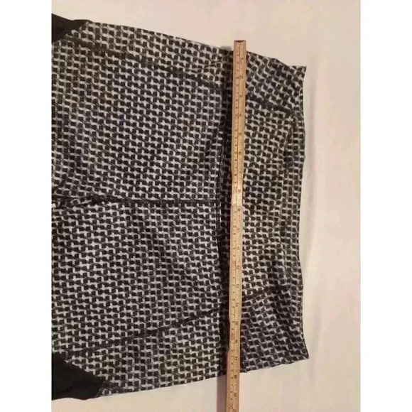 Athleta Vivid Velocity Shorts Workout Biker Sz XL - Picture 2 of 9